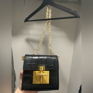New metal chain crossbody bag. (Black)

Mini bag